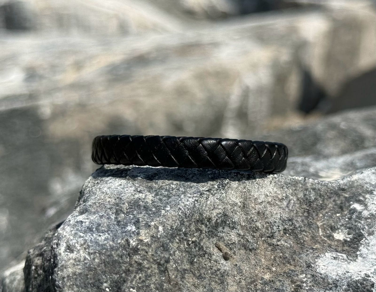 Pulsera de cuero trenzada negro ajustable
