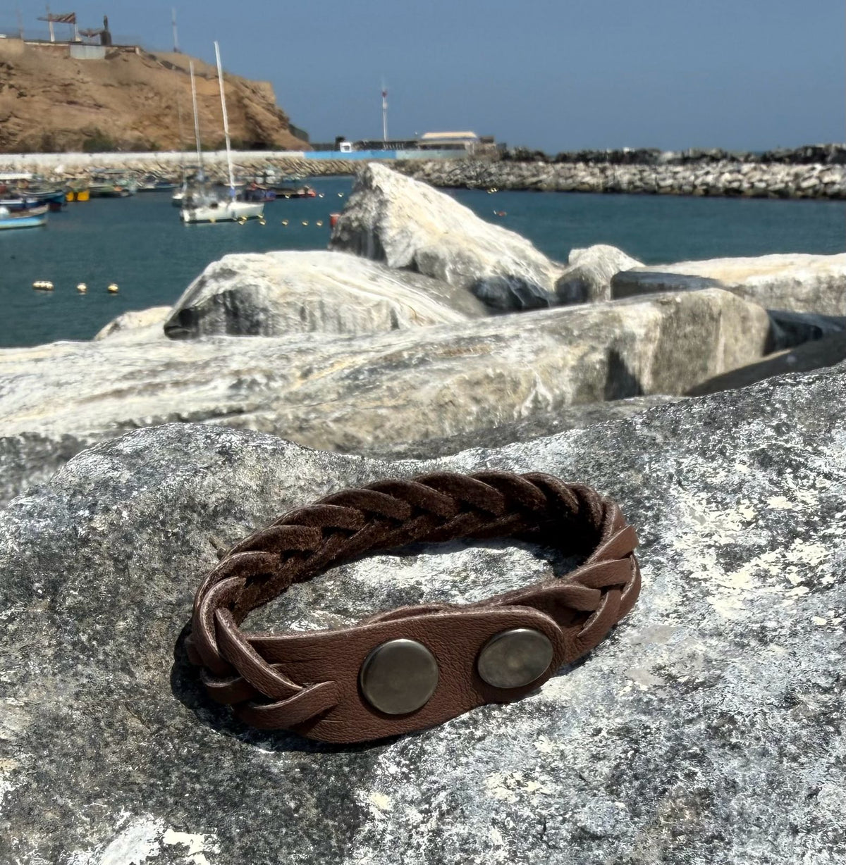 Pulsera de cuero marrón chocolate con 2 broches