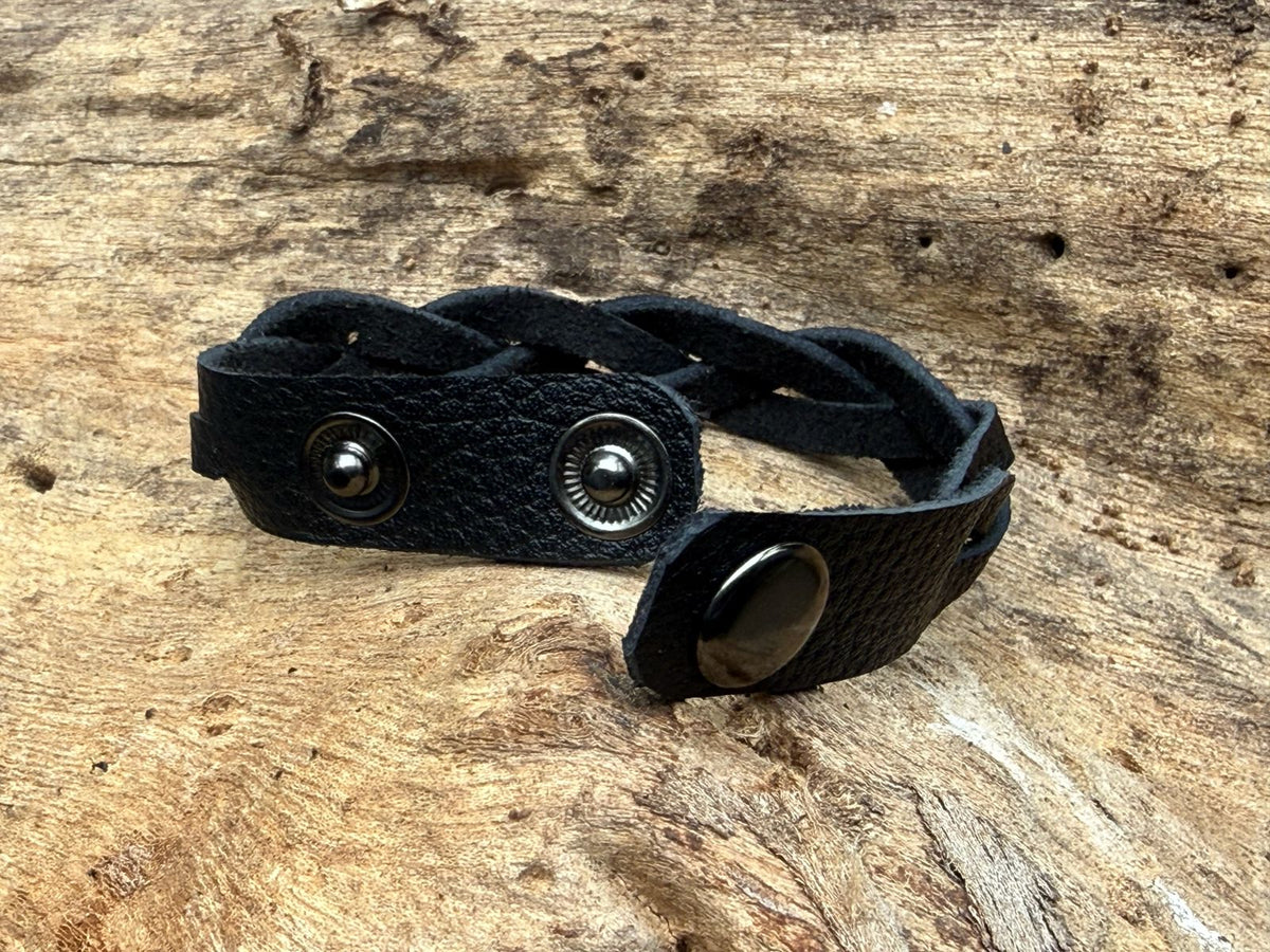 Pulsera de cuero de 3 tiras trenzada negra